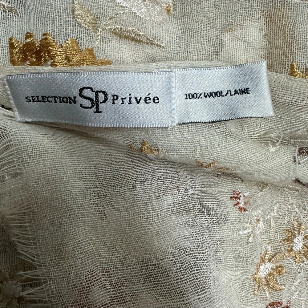SELECTION PRIVE Embroidered Beige Scarf NWT 100% wool/lane